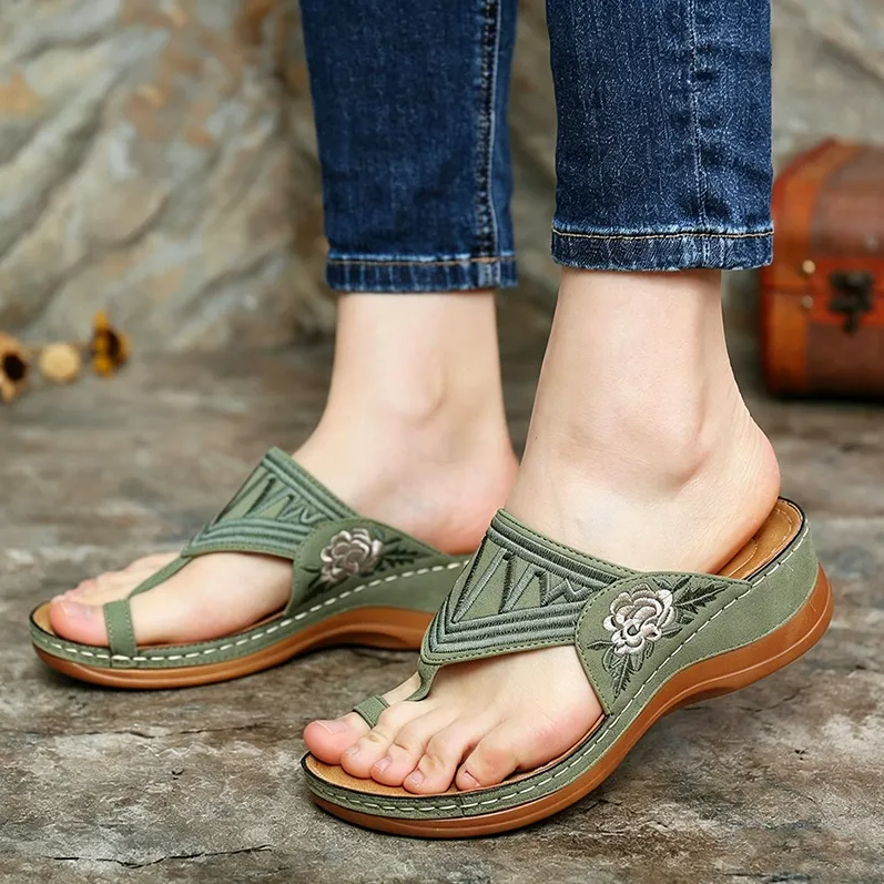 Sandales brodées rétro pour femme | Soutien de la voûte plantaire ergonomique — Marchez toute la journée sans fatigue | Antidérapantes & respirantes